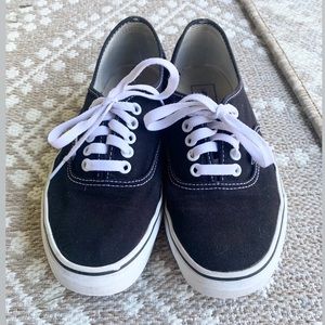 Vans Authentic - Black & White - 8.5 Women / 7 Men